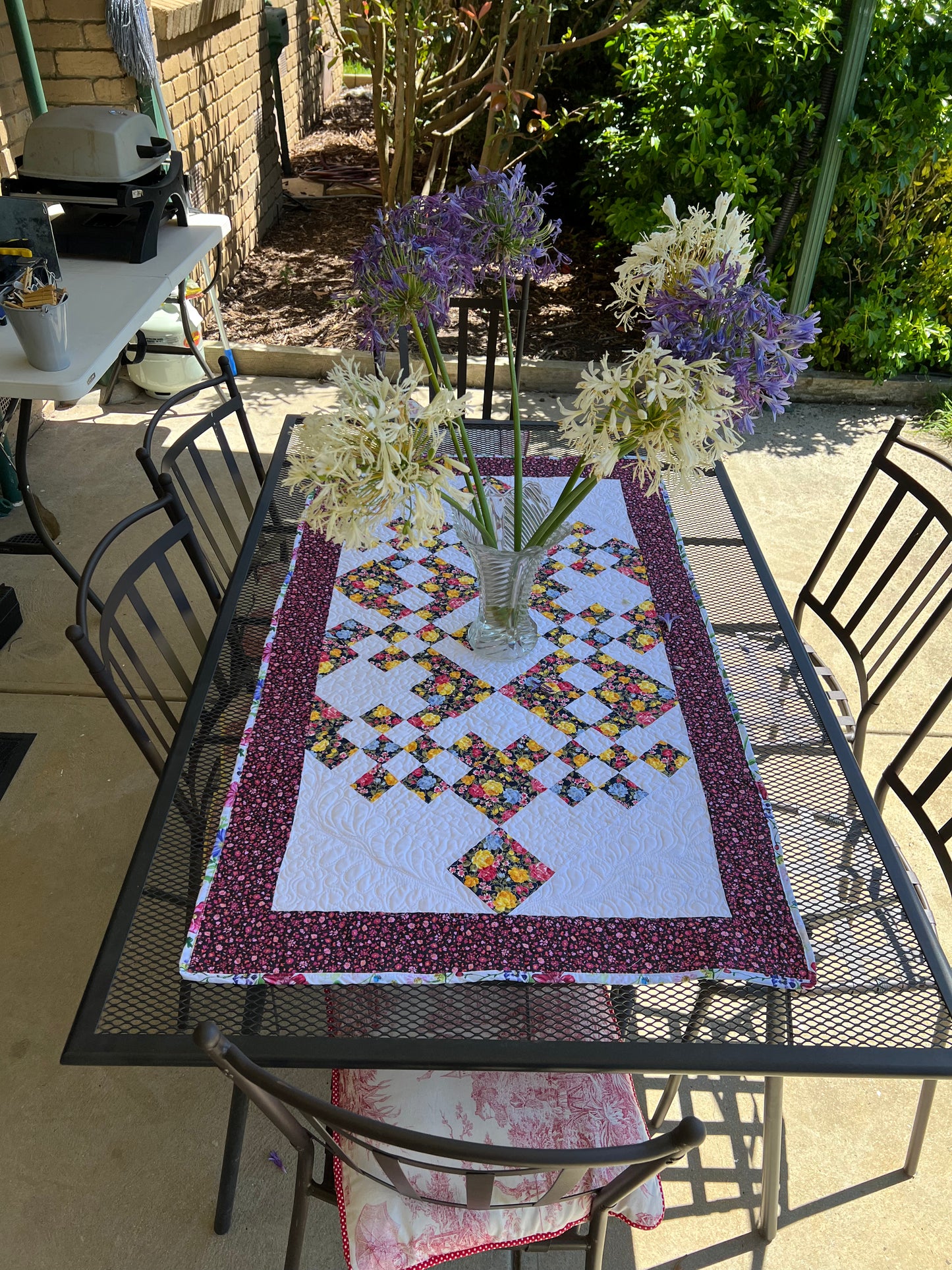 Disappearing 4 PATCH TABLE QUILT