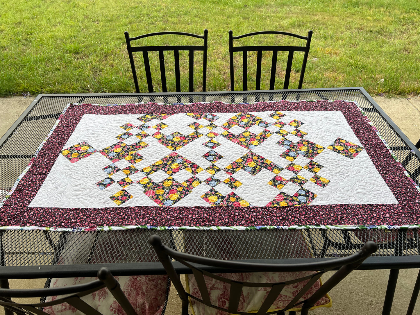 Disappearing 4 PATCH TABLE QUILT