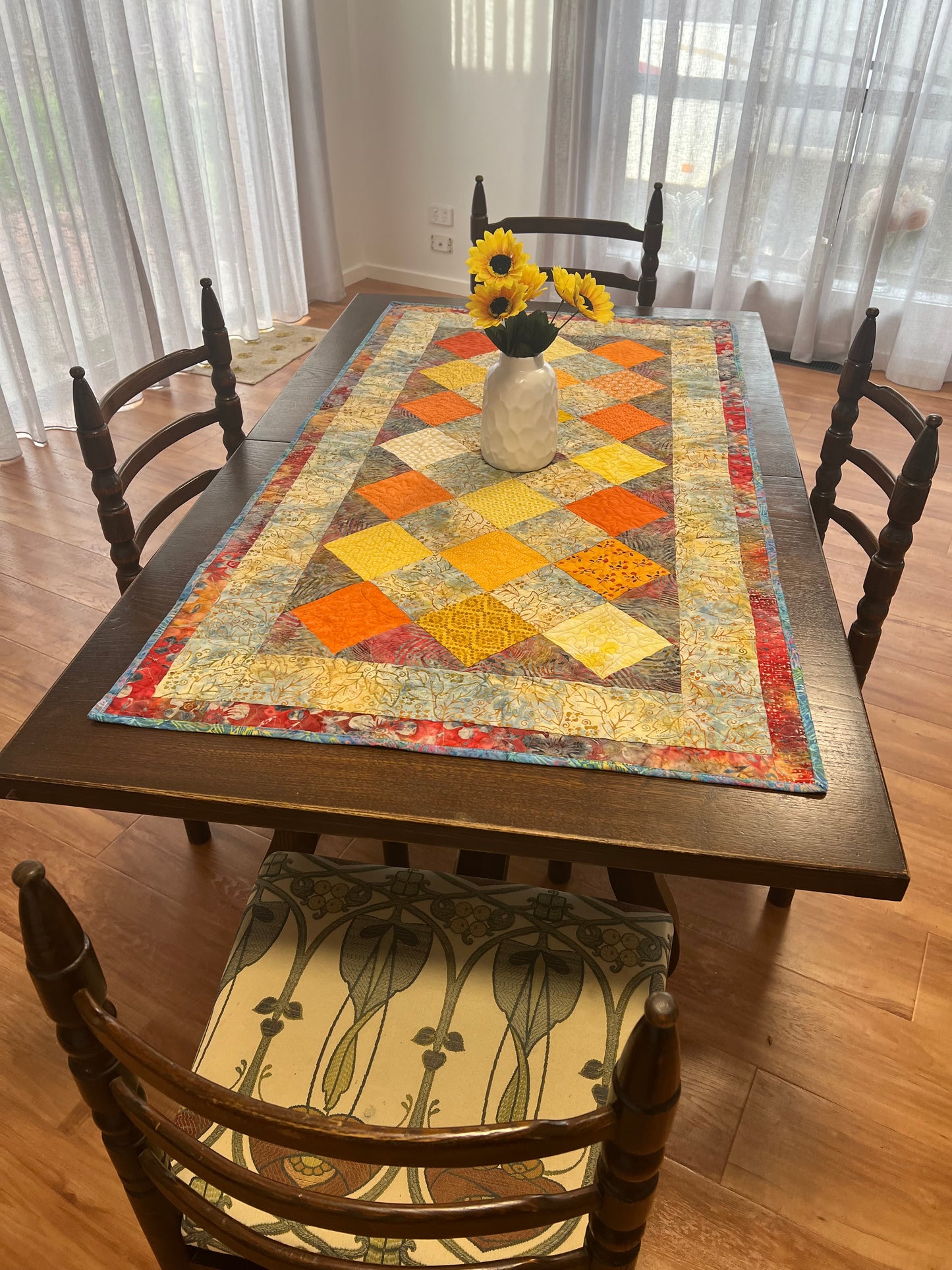 Charms patchwork Table quilt